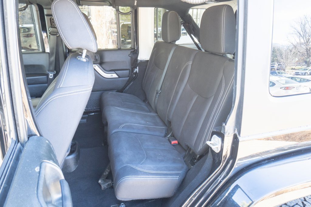 Used 2018 Jeep Wrangler Unlimited Sahara w/ Max Tow Package image 17