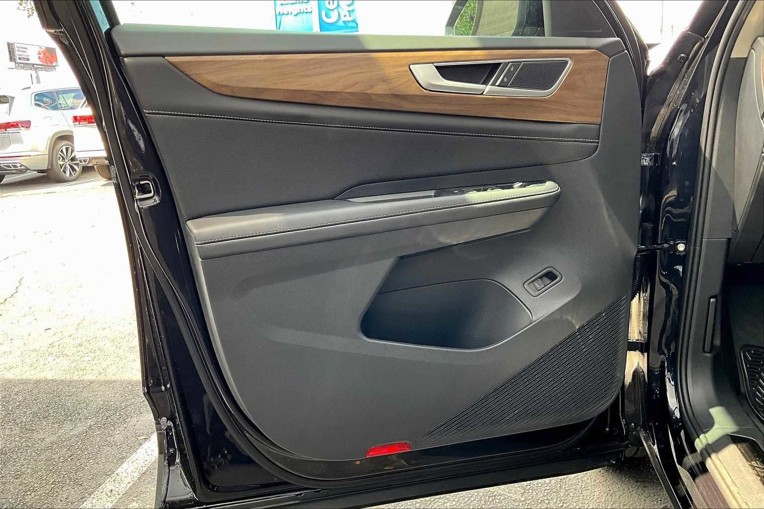 New 2026 Volkswagen Atlas SE image 10