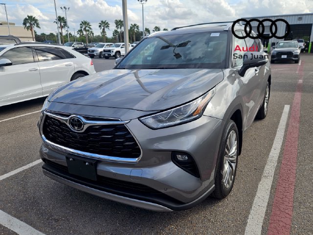 Used 2026 Toyota Highlander Platinum AWD/4WD image 3