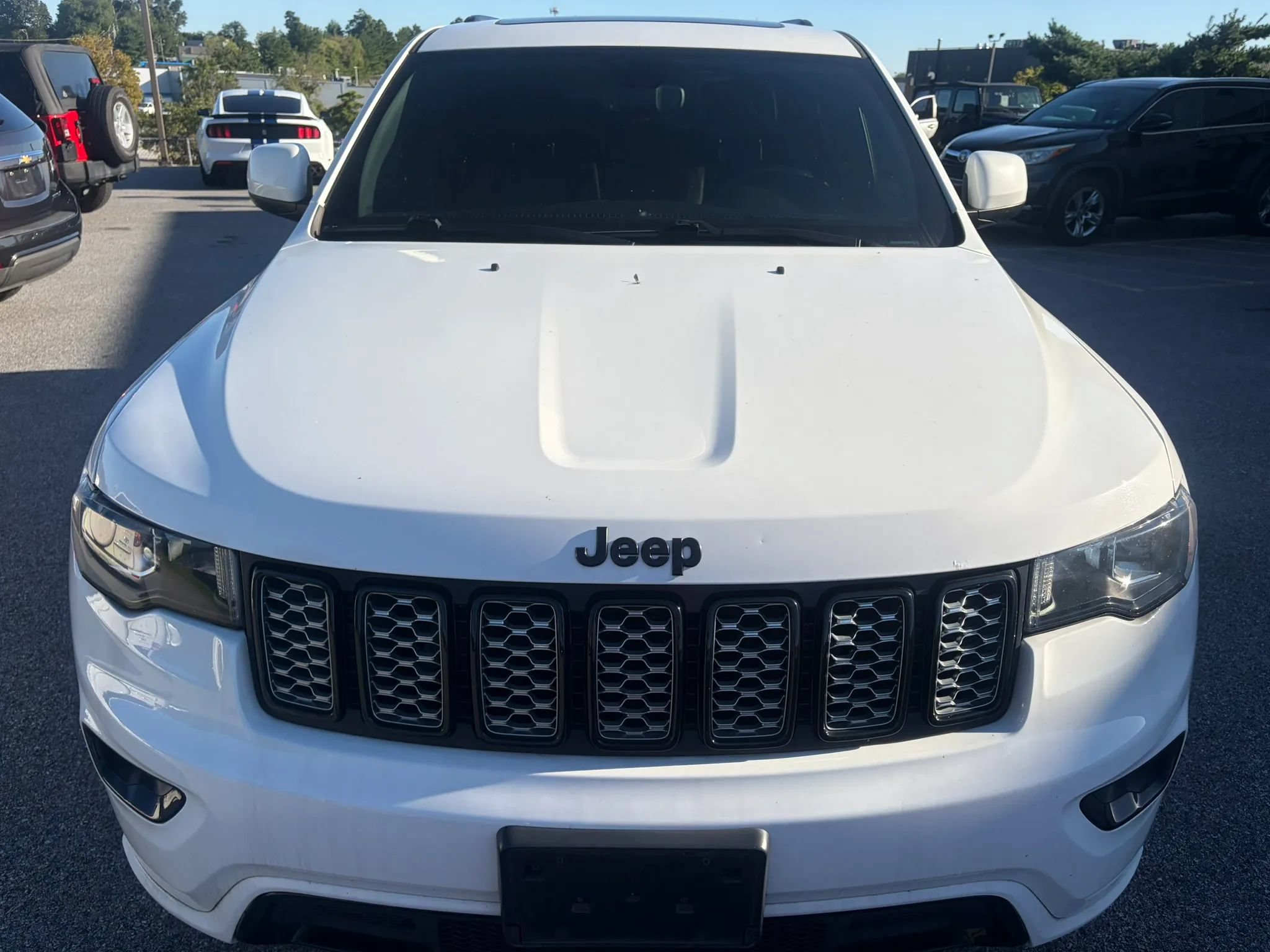 Used 2019 Jeep Grand Cherokee Altitude AWD/4WD image 4