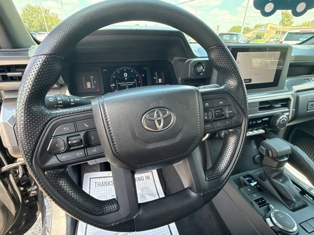 Used 2025 Toyota Tacoma SR5 AWD/4WD image 18