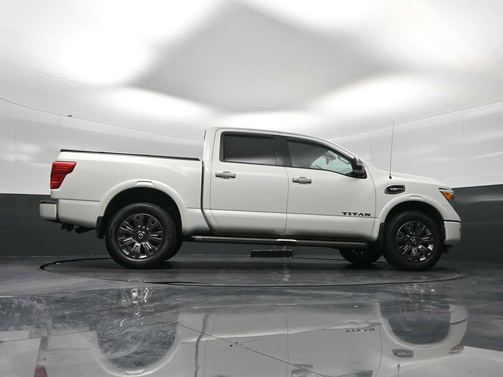 Used 2017 Nissan Titan Platinum Reserve image 29