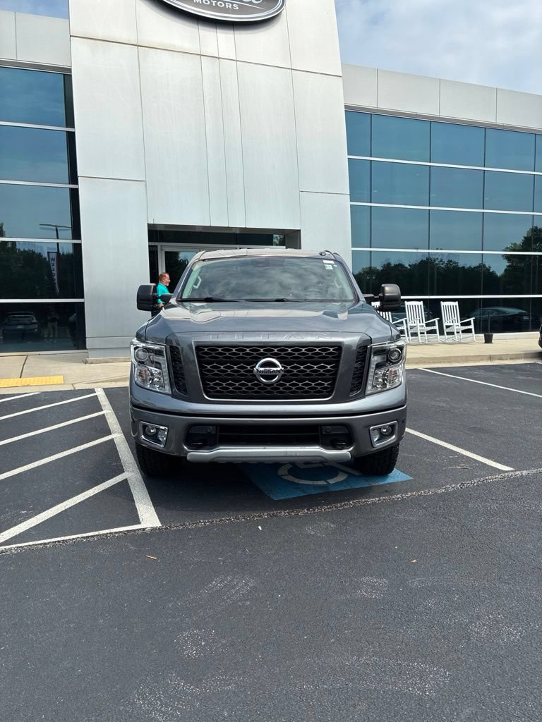 Used 2017 Nissan Titan PRO-4X AWD/4WD image 2