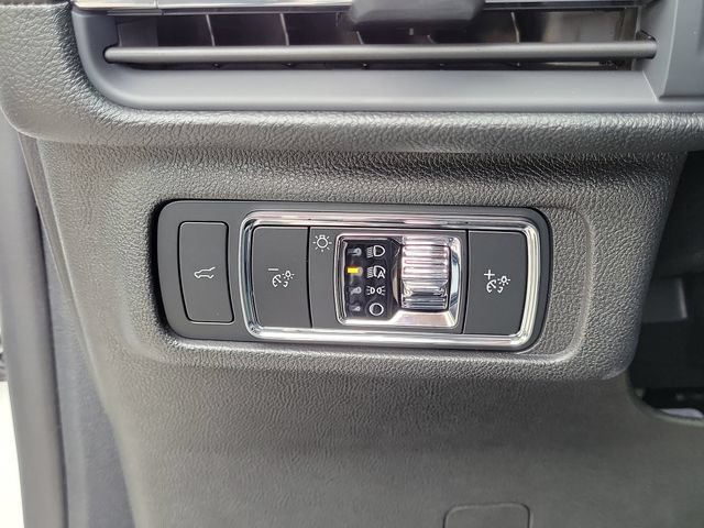 Certified 2024 Lincoln Corsair FWD image 13