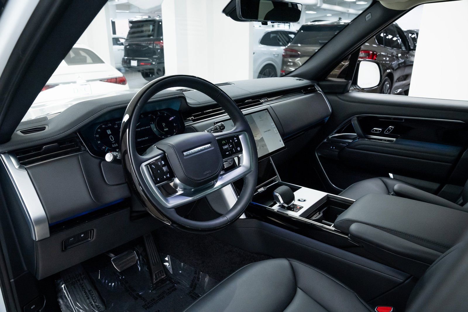 Used 2025 Land Rover Range Rover SE image 18