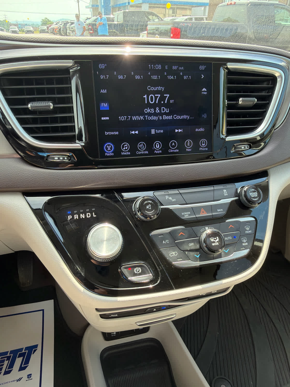 Used 2017 Chrysler Pacifica Touring-L Plus FWD image 16