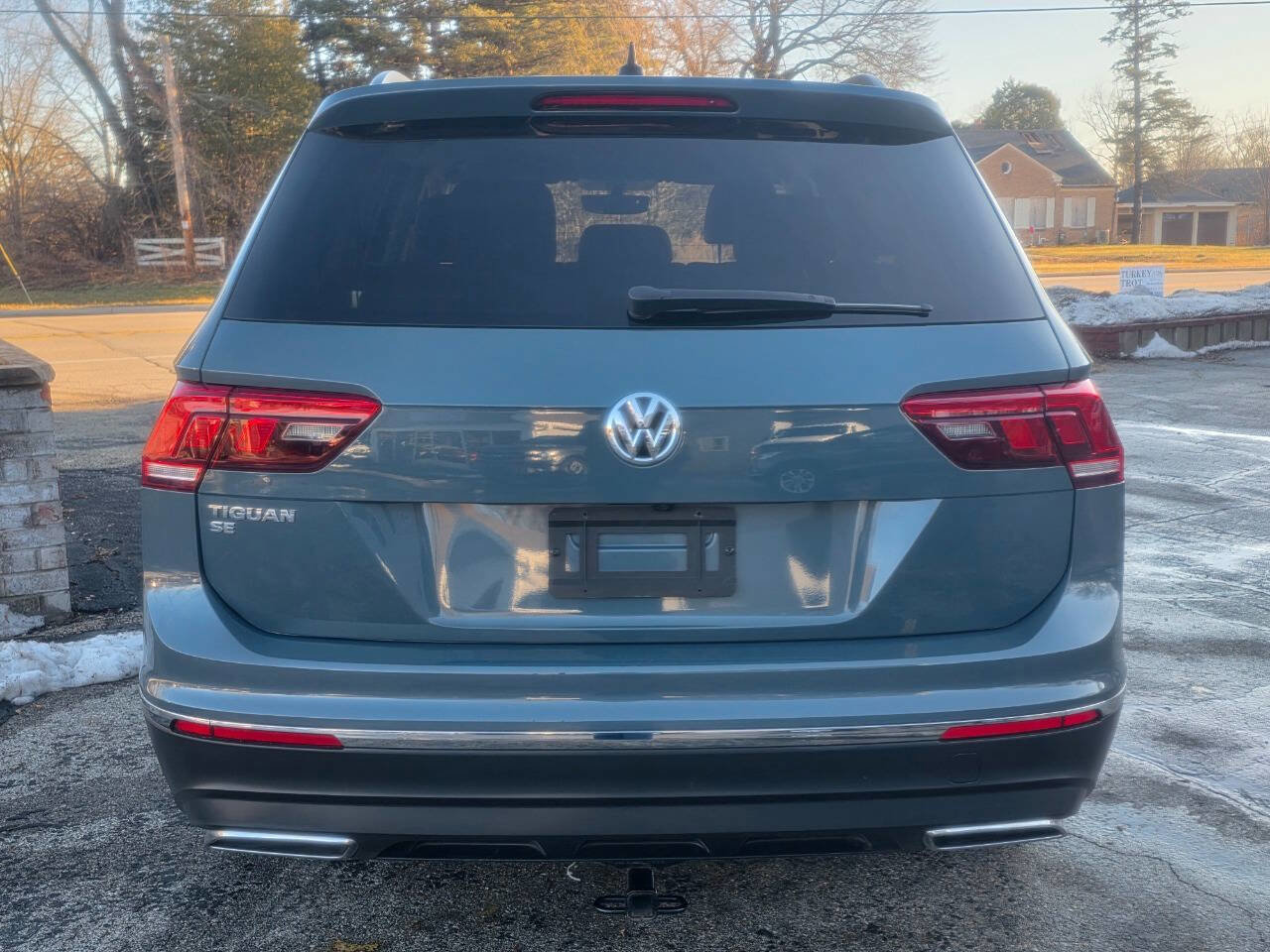 Used 2021 Volkswagen Tiguan SE 4dr SUV image 5