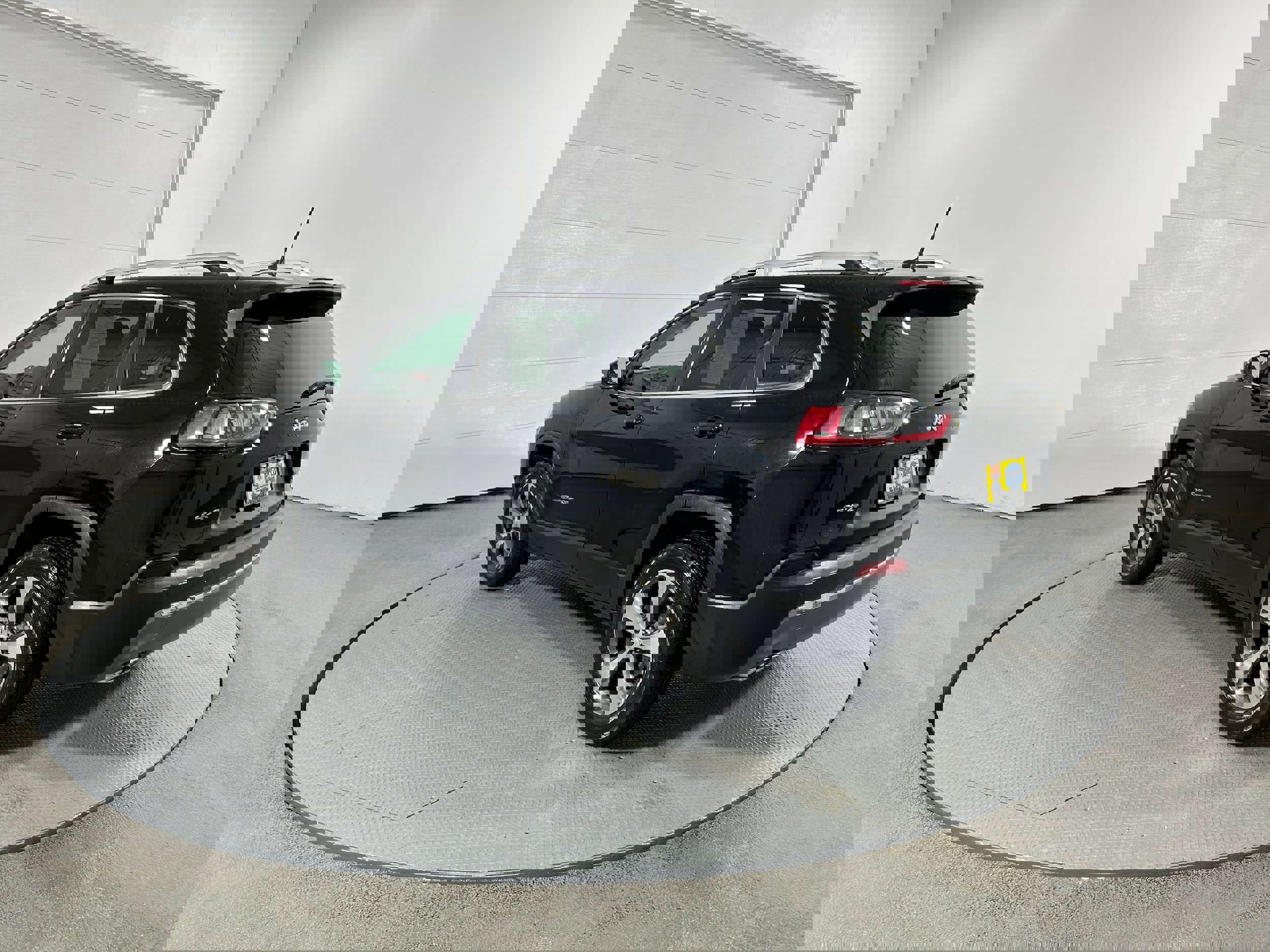 Used 2019 Jeep Cherokee Limited image 22