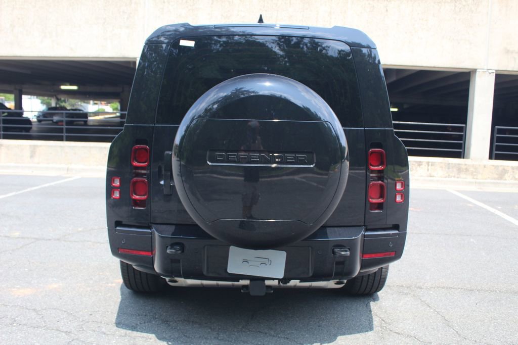 New 2025 Land Rover Defender 130 X-Dynamic SE image 7