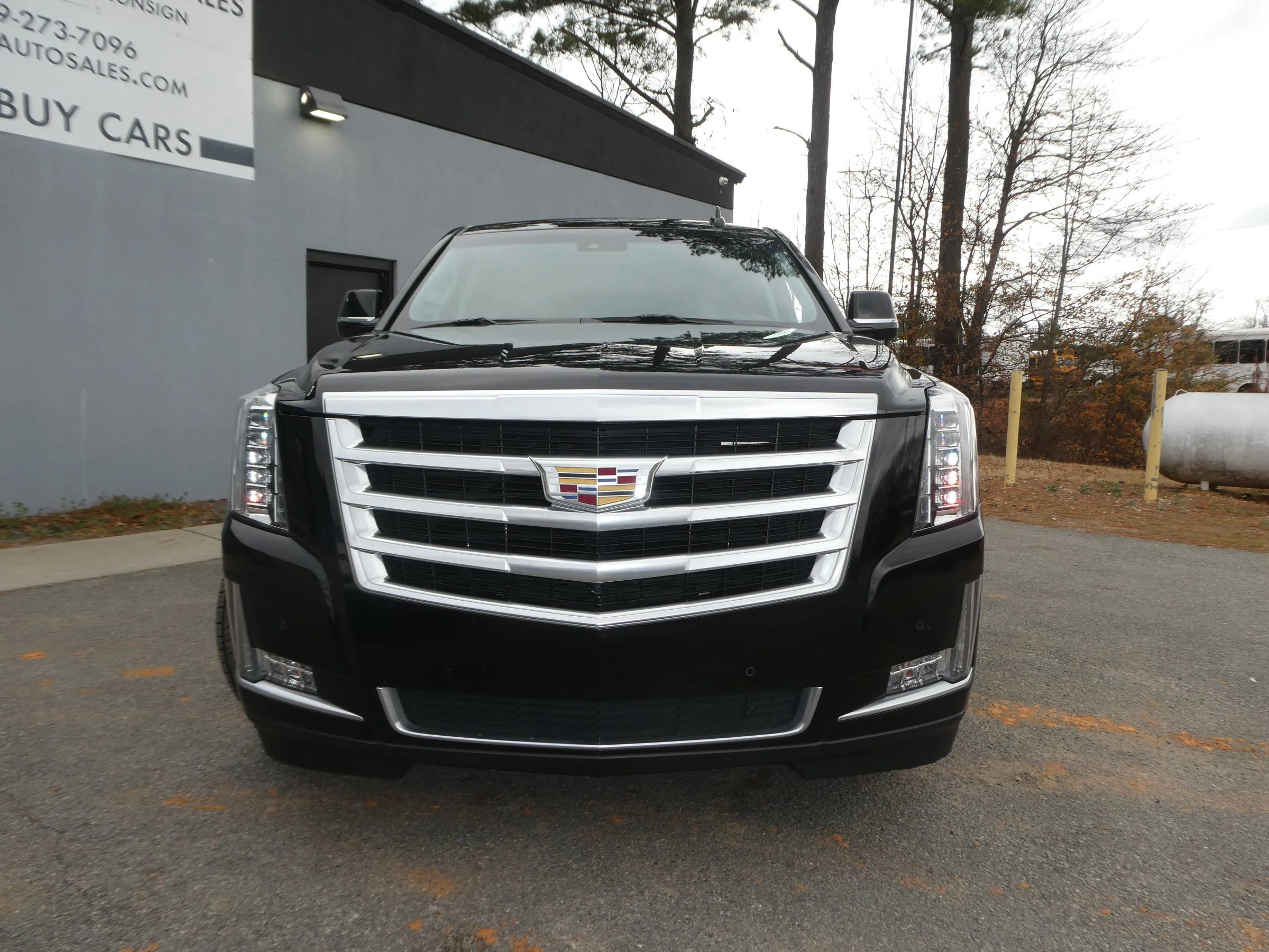 Used 2016 Cadillac Escalade Luxury image 2