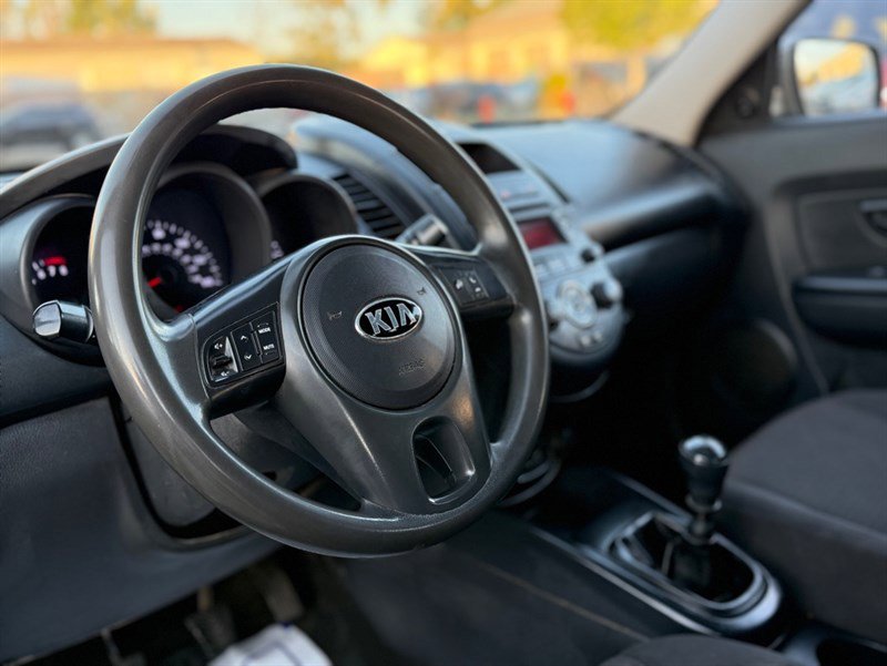 Used 2013 Kia Soul FWD image 11