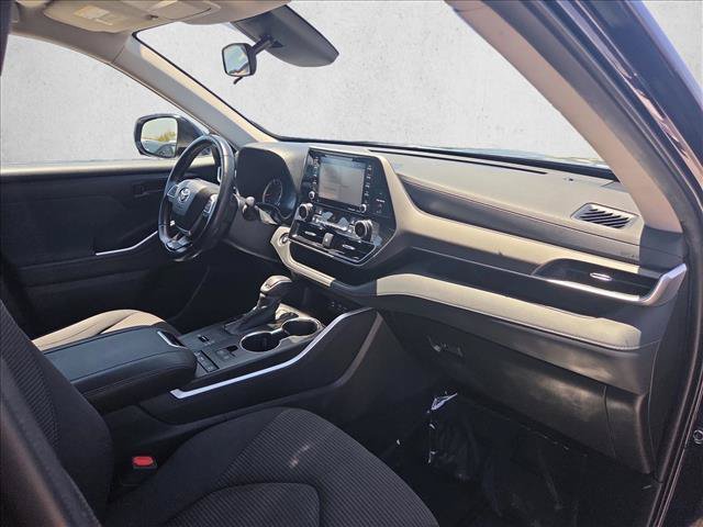 Used 2022 Toyota Highlander LE FWD image 20