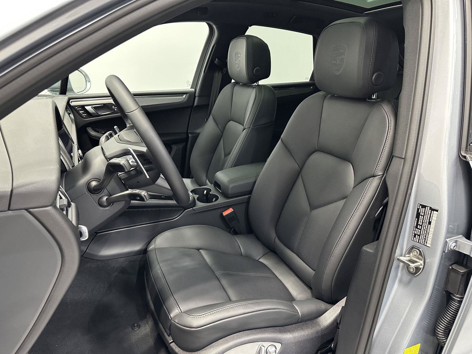 New 2026 Porsche Macan AWD/4WD image 5