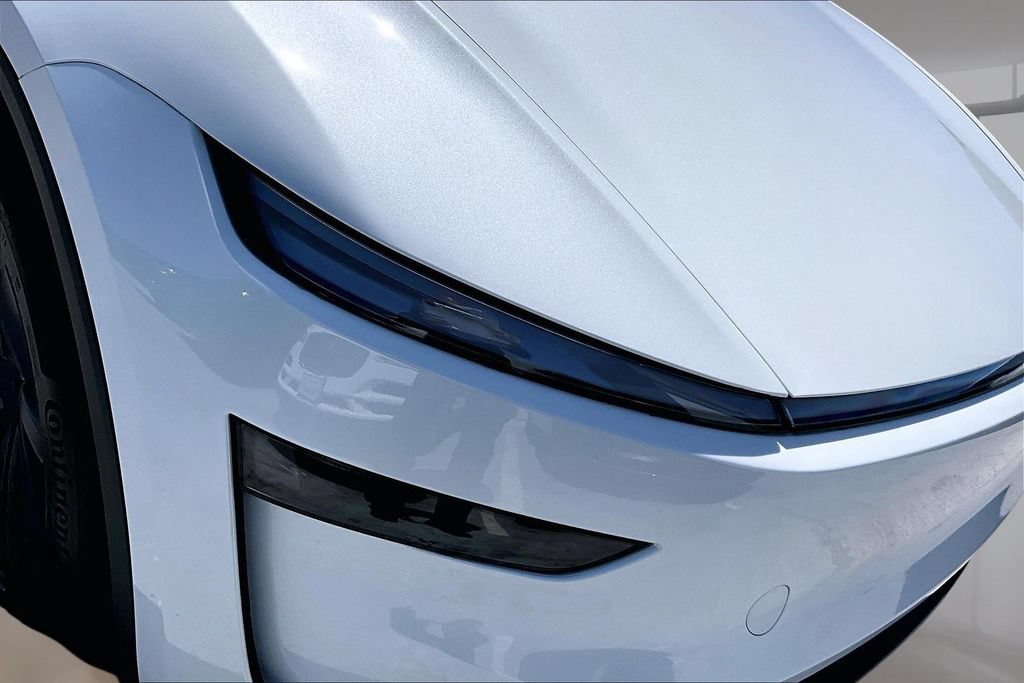 Used 2026 Tesla Model Y 2WD image 30