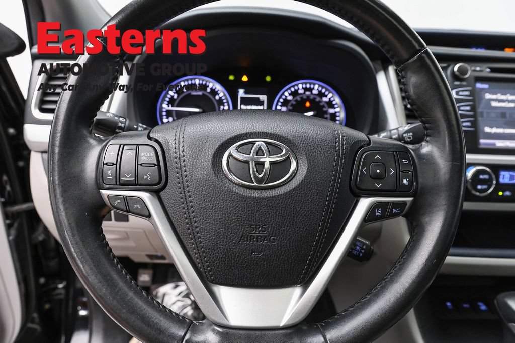 Used 2019 Toyota Highlander XLE AWD/4WD image 10