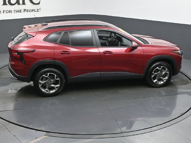 Used 2025 Chevrolet Trax LT FWD image 43