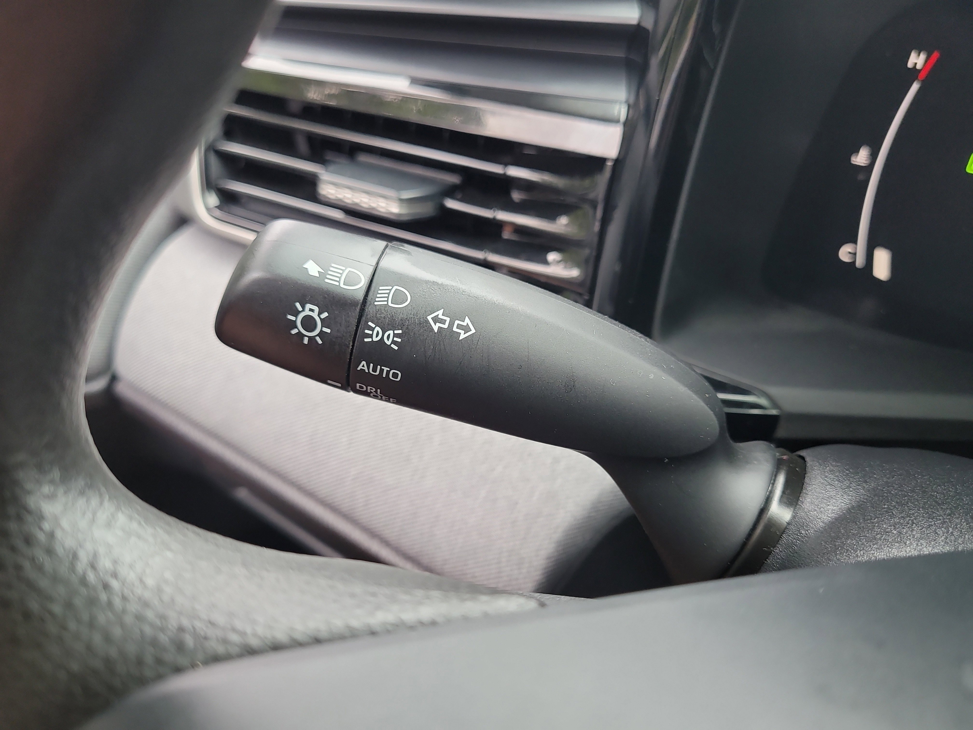 Used 2025 Toyota Camry LE image 29