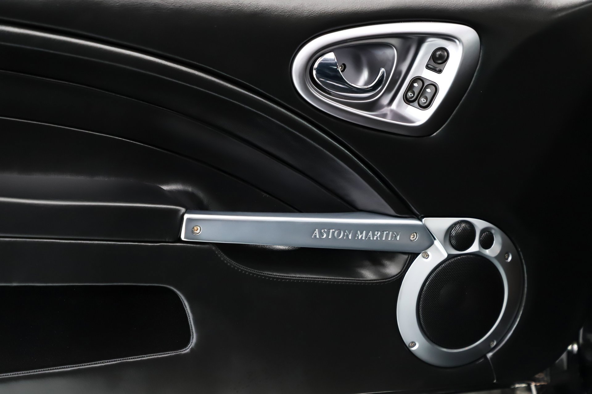 Used 2003 Aston Martin Vanquish image 7