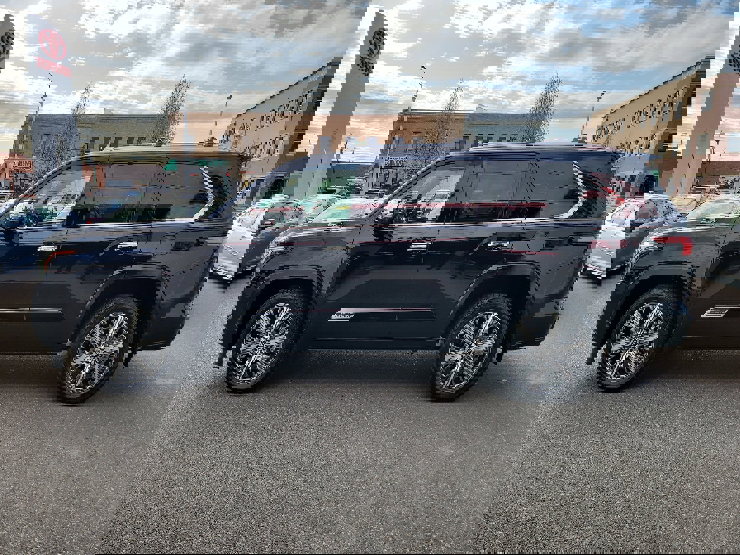 Used 2024 Toyota Sequoia Capstone image 6