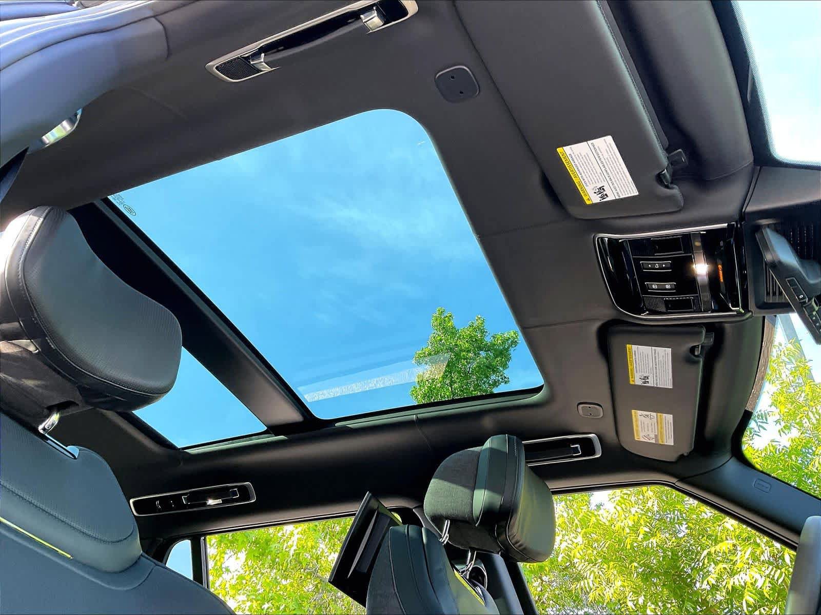 New 2026 Land Rover Range Rover SV AWD/4WD image 29