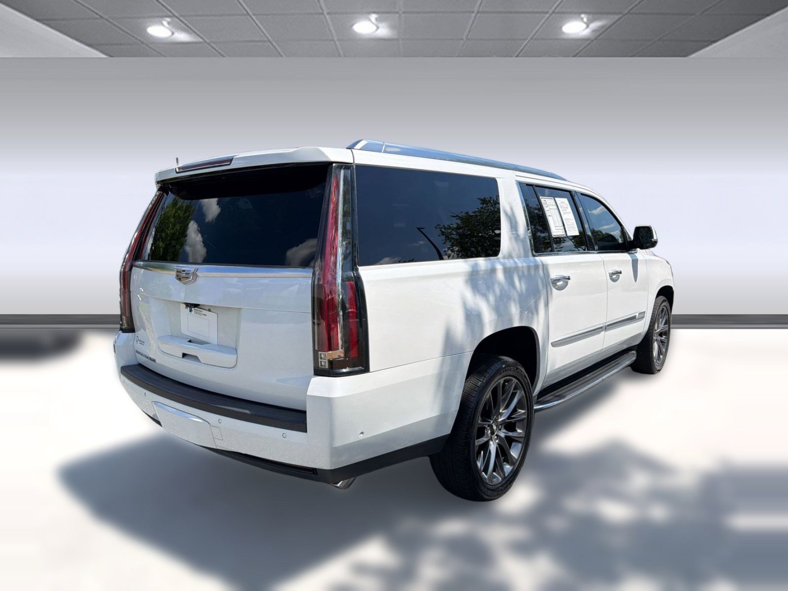 Used 2019 Cadillac Escalade ESV Luxury RWD image 8
