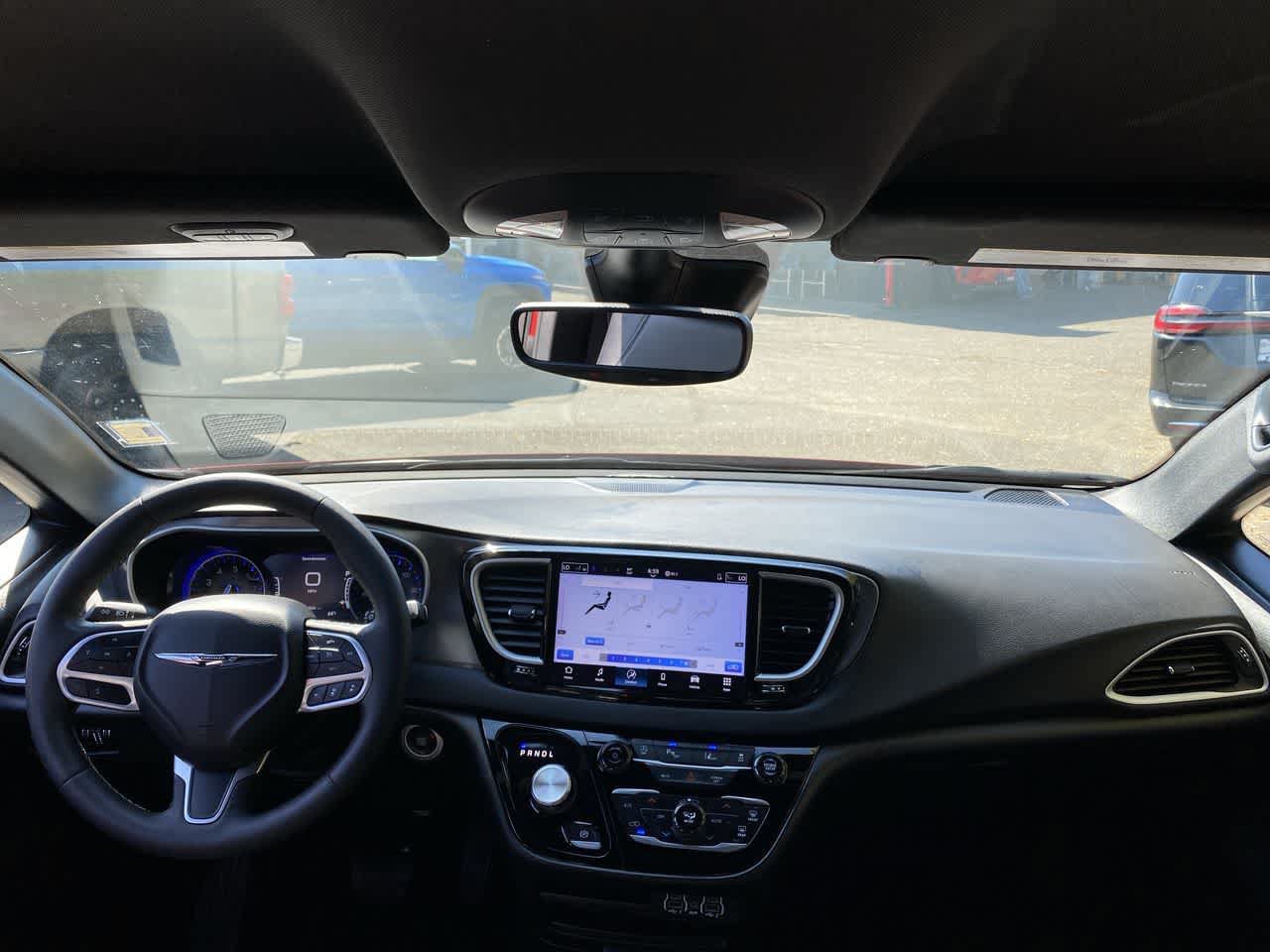Used 2025 Chrysler Pacifica Select FWD image 12