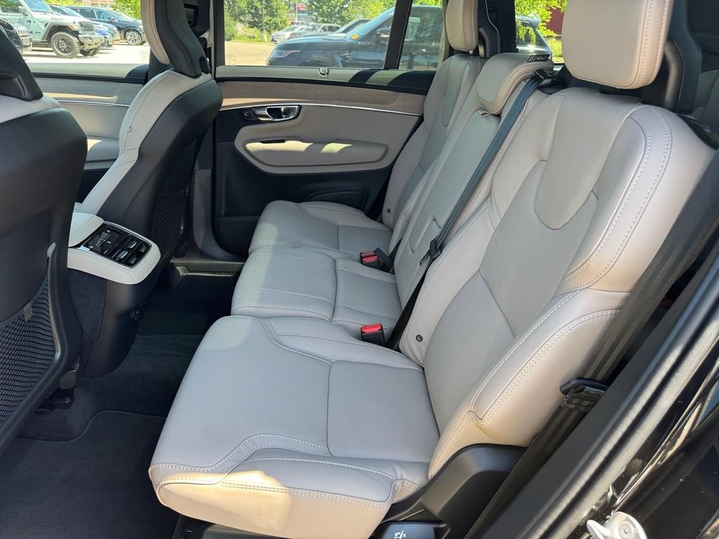 Certified 2025 Volvo XC90 B5 Ultra AWD/4WD image 9