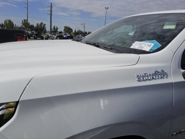 Used 2023 Chevrolet Suburban High Country AWD/4WD image 4