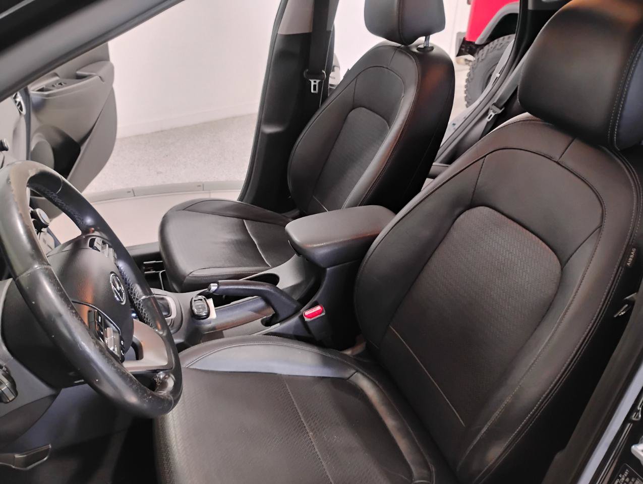 Used 2018 Hyundai Kona Ultimate FWD image 35