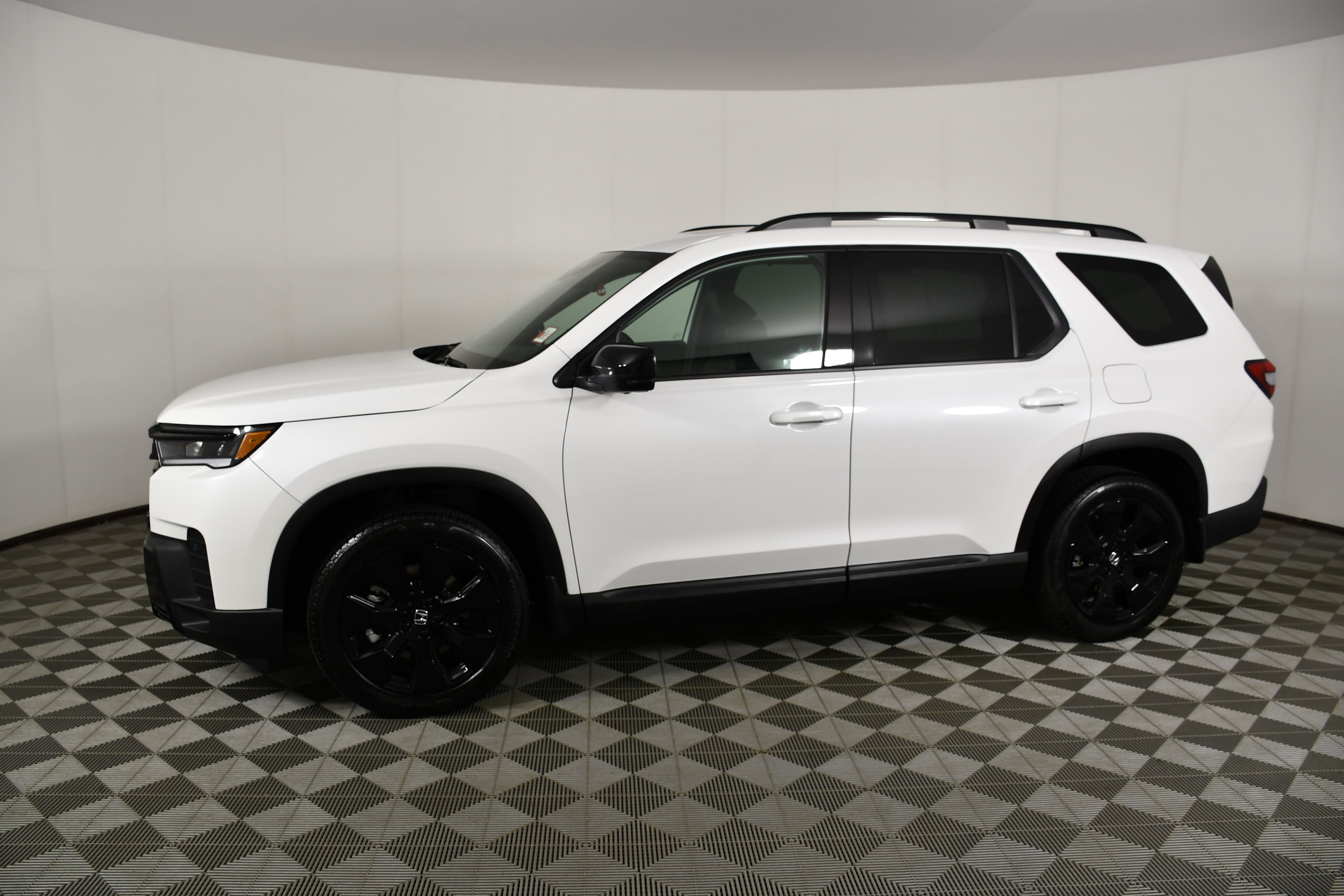 Certified 2026 Honda Pilot Black Edition image 9