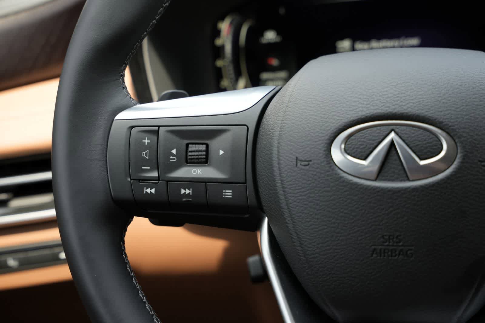 Used 2023 INFINITI QX60 Sensory w/ Vision Package AWD/4WD image 10