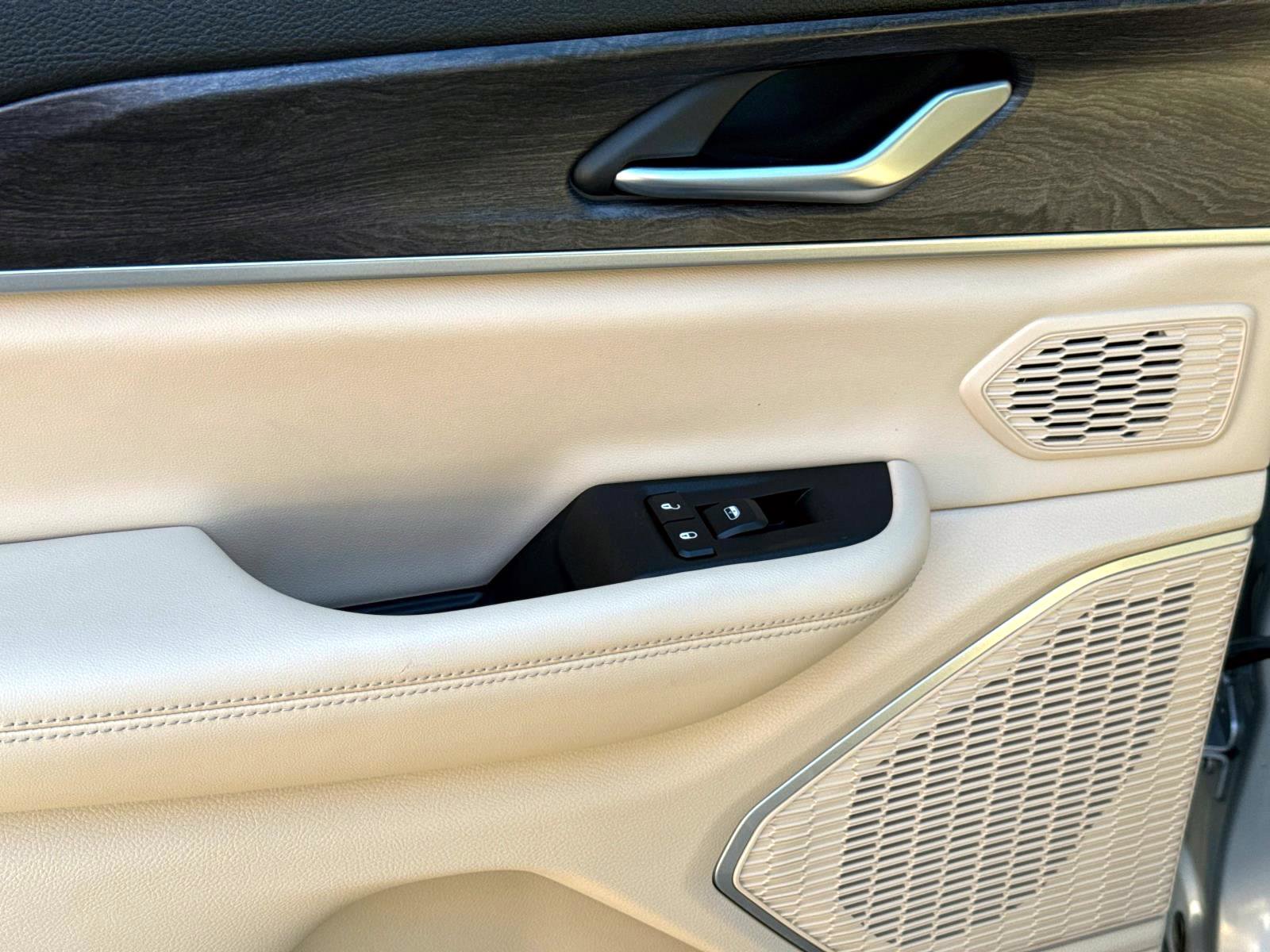 Used 2023 Jeep Grand Cherokee 4WD 4xe image 10