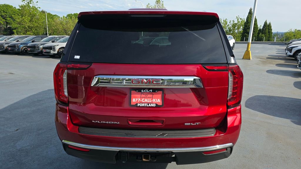 Used 2022 GMC Yukon XL SLT w/ SLT Luxury Package AWD/4WD image 4