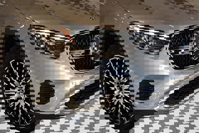 Used 2024 Mercedes-Benz GLC 300 4MATIC image 15