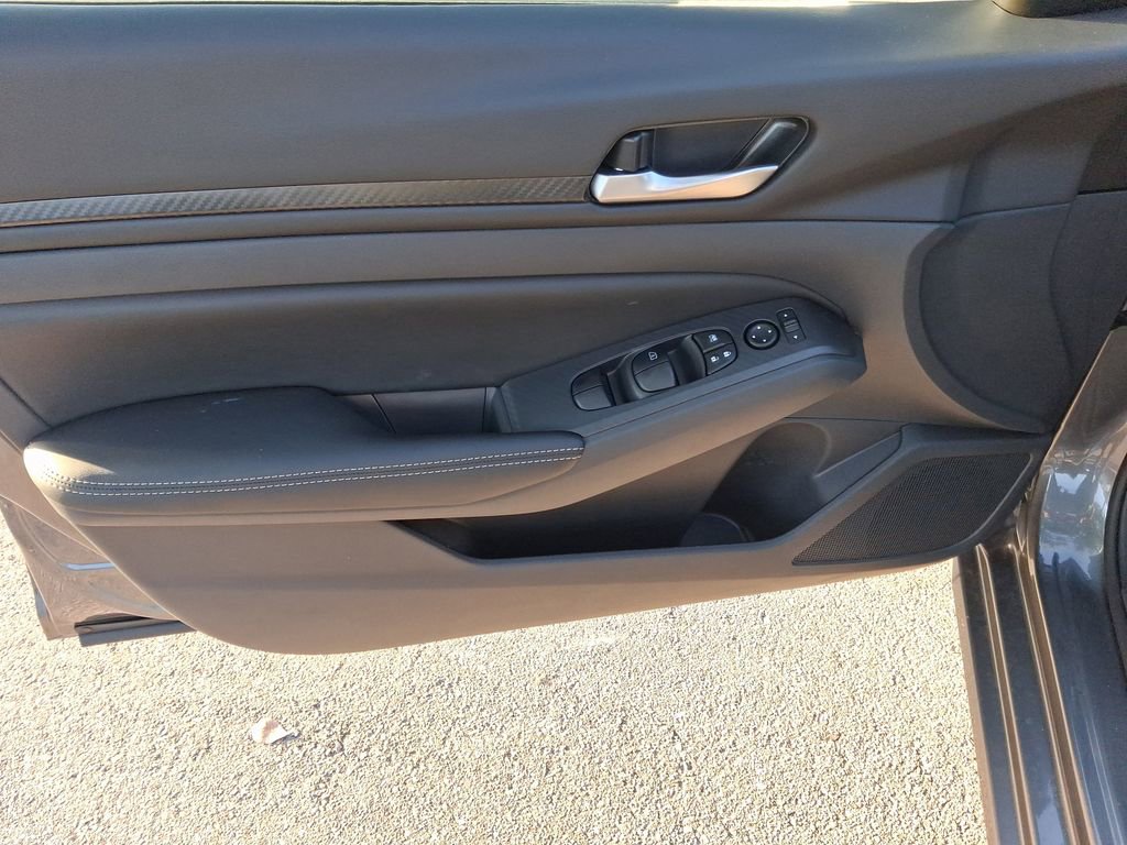 Used 2025 Nissan Altima 2.5 SV w/ SV Premium Package image 16