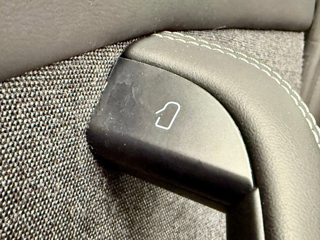 Used 2022 Tesla Model S image 19