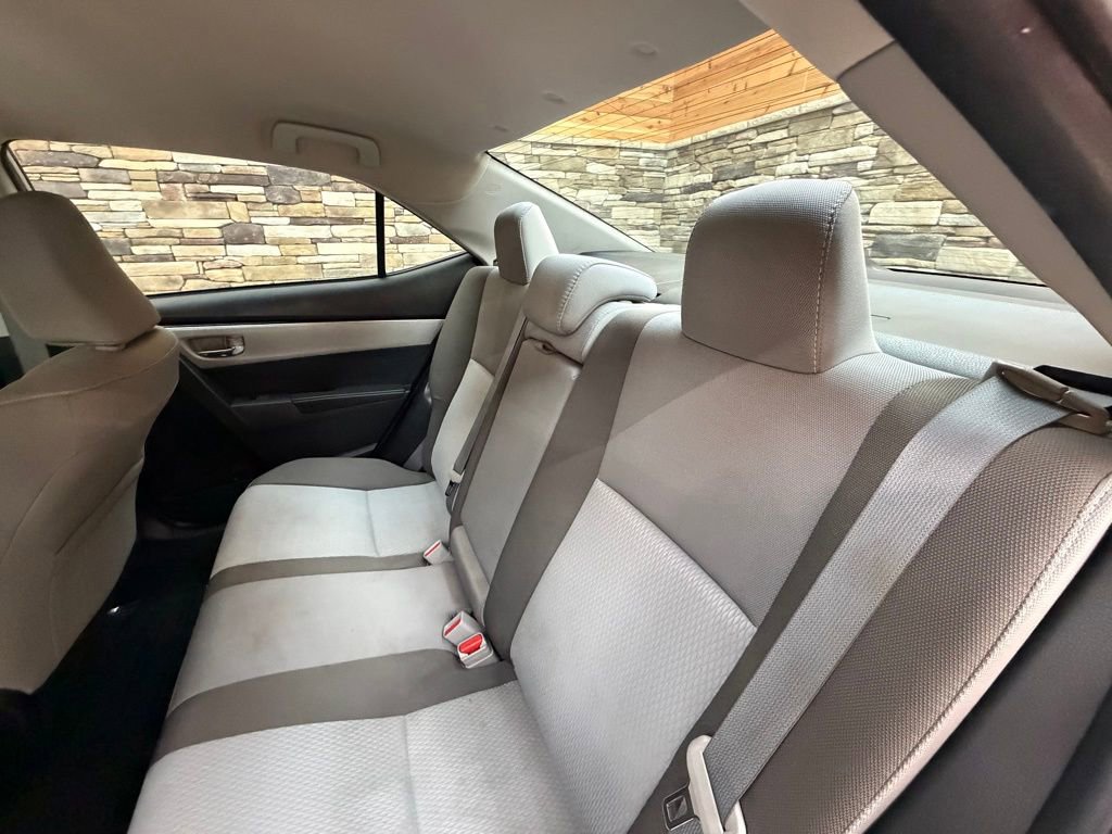 Used 2018 Toyota Corolla LE image 27