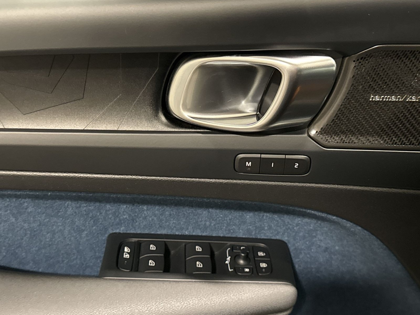 Certified 2023 Volvo C40 P8 Recharge Ultimate w/ Protection Package Premier AWD/4WD image 15