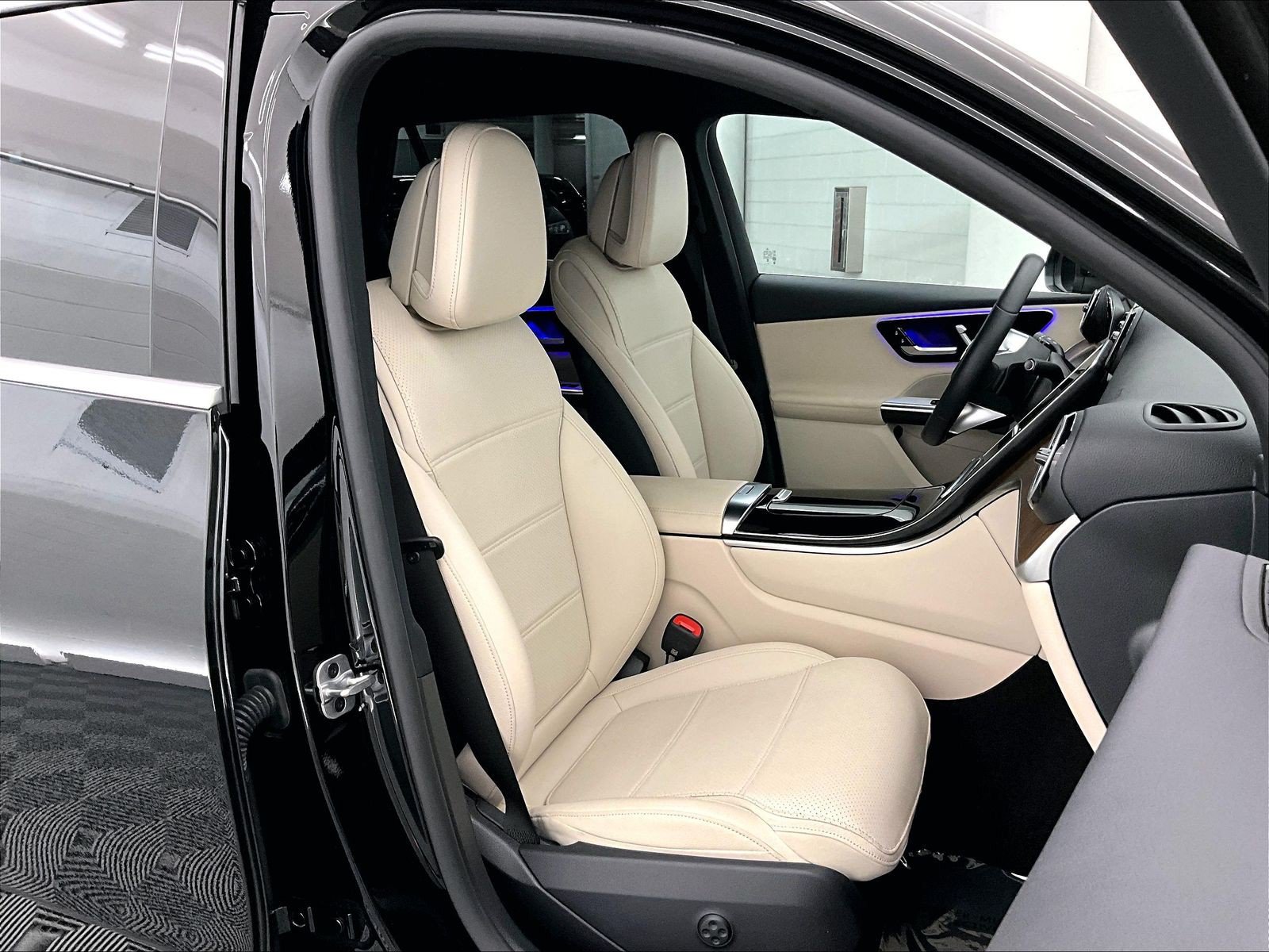 Certified 2025 Mercedes-Benz GLC 350e 4MATIC image 6