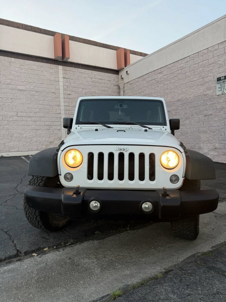 Used 2016 Jeep Wrangler Unlimited Rubicon w/ Max Tow Package AWD/4WD image 3