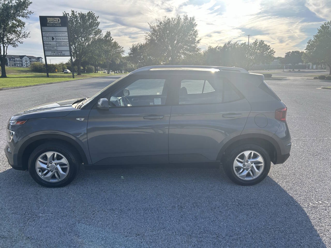 Used 2020 Hyundai Venue SEL FWD image 7