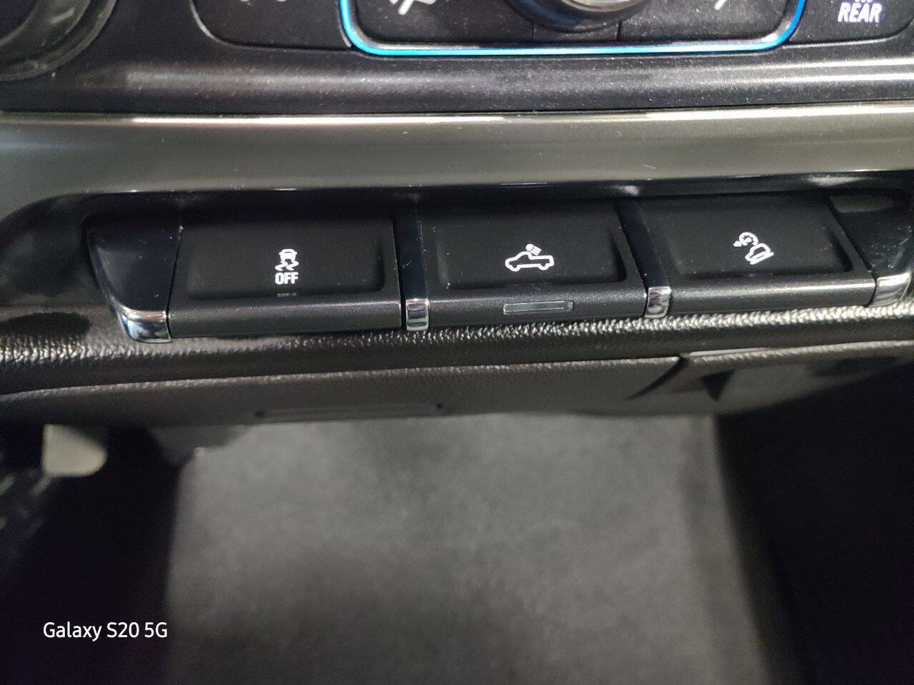 Used 2018 Chevrolet Silverado 1500 LT w/ All Star Edition image 35