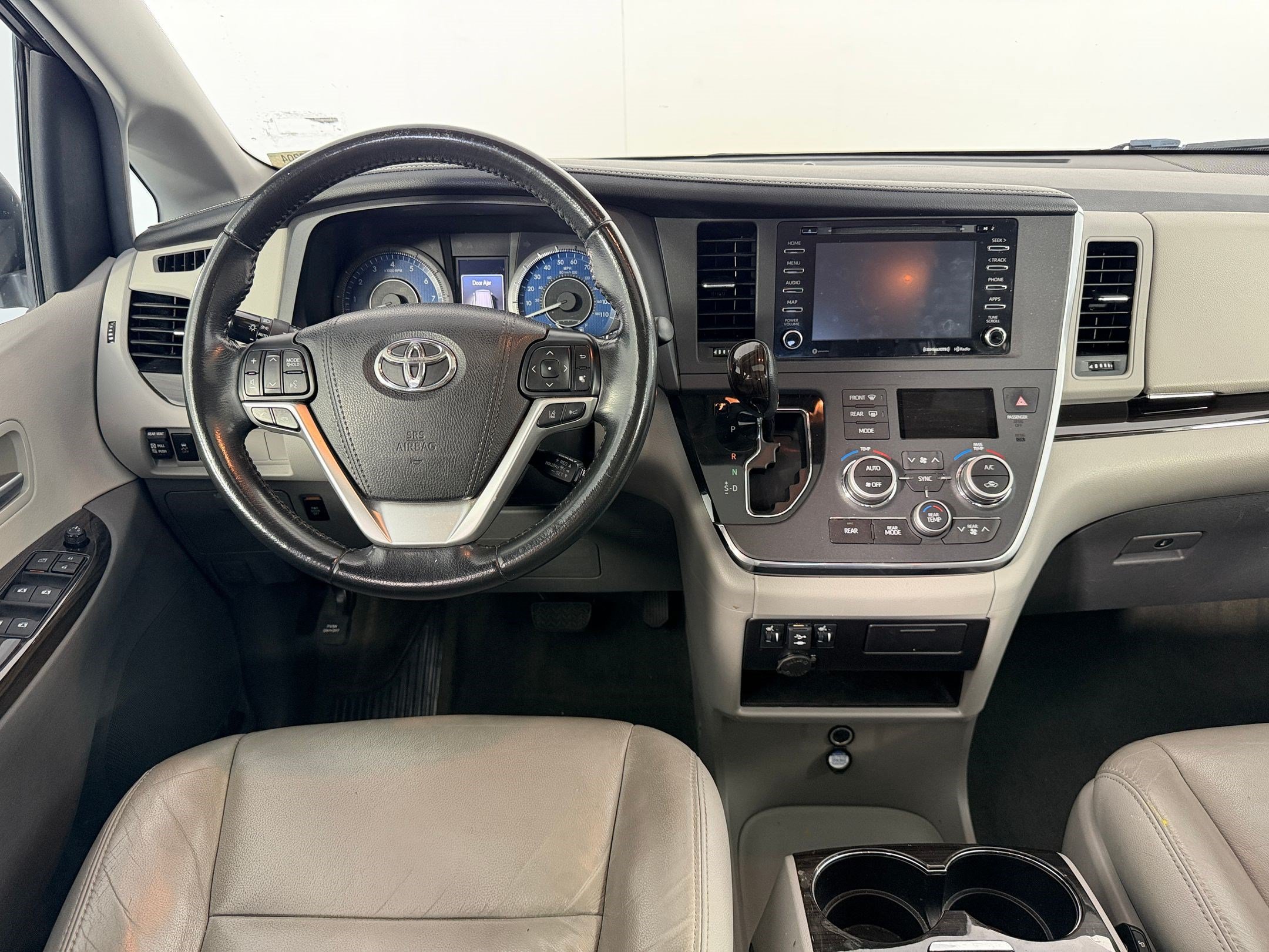 Used 2018 Toyota Sienna XLE w/ XLE Navigation Package FWD image 30