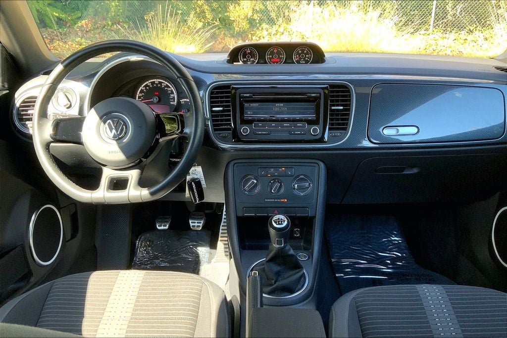 Used 2013 Volkswagen Beetle 2.0T FWD image 15