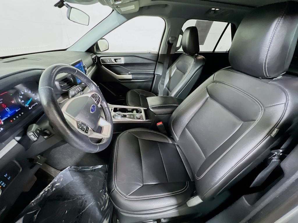 Used 2020 Ford Explorer XLT w/ Equipment Group 202A AWD/4WD image 19