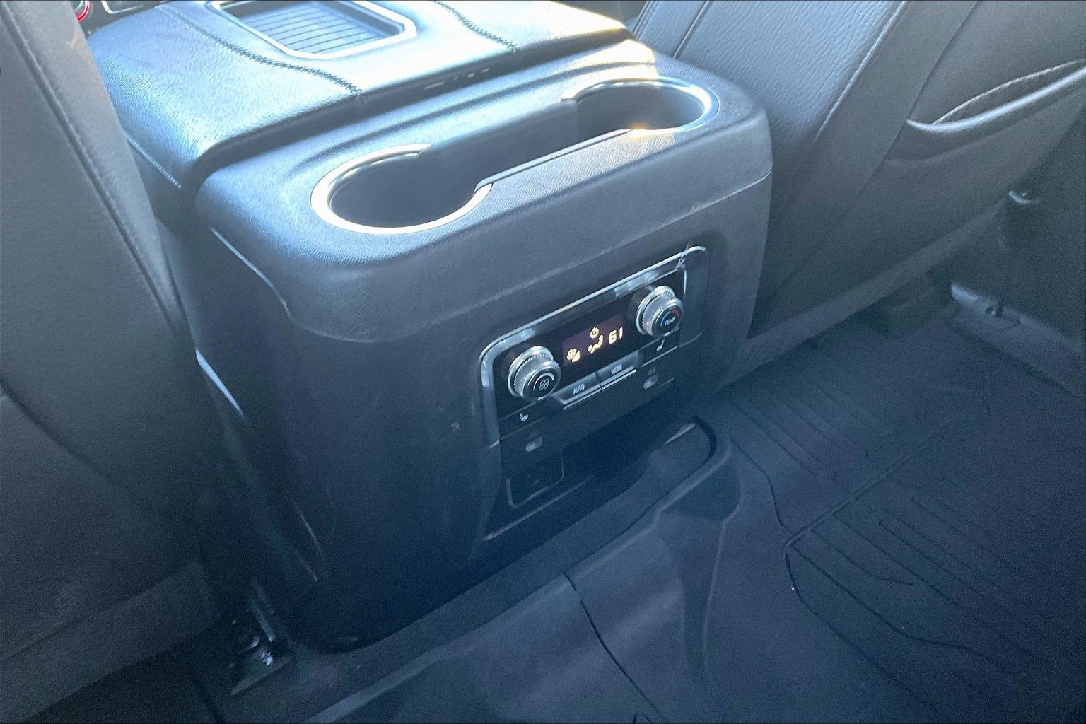 Used 2021 GMC Yukon XL Denali w/ Denali Premium Package AWD/4WD image 10
