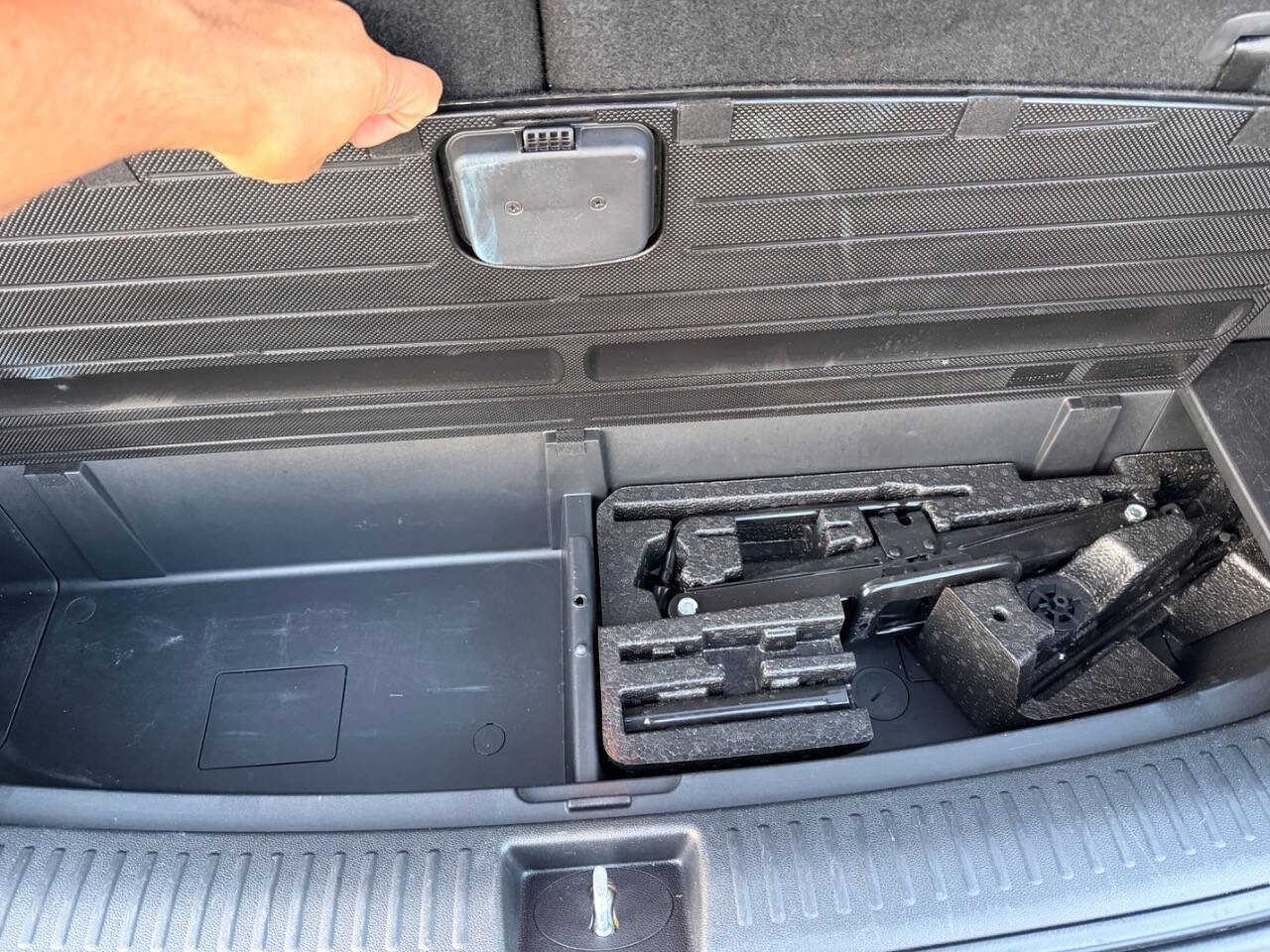 Used 2018 Kia Sorento FWD V6 image 40