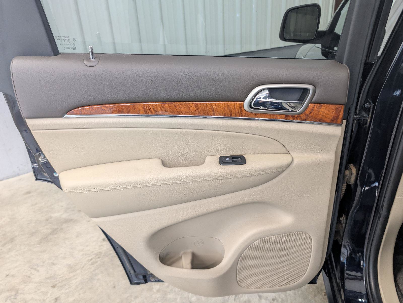 Used 2011 Jeep Grand Cherokee Overland AWD/4WD image 45