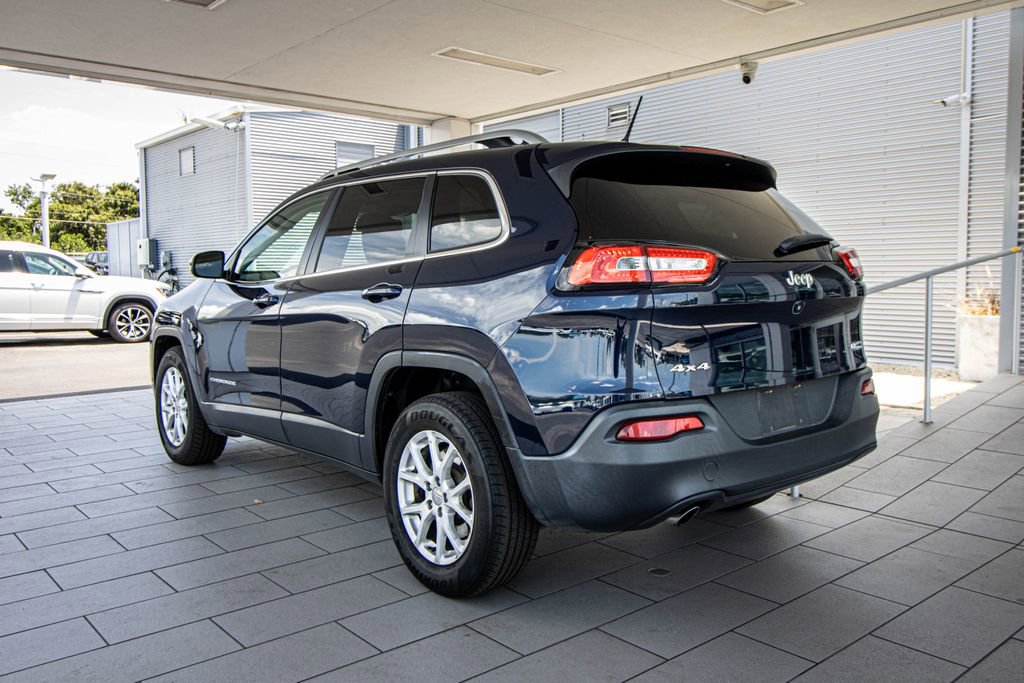 Used 2015 Jeep Cherokee Latitude w/ Cold Weather Group AWD/4WD image 11