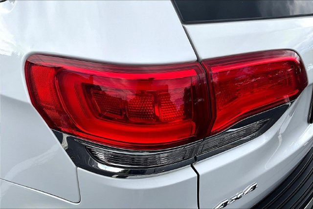 Used 2019 Jeep Grand Cherokee Laredo w/ Laredo X Package AWD/4WD image 23